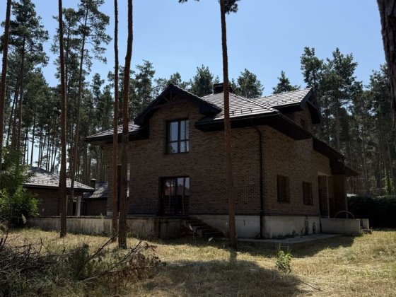 Продаж  будинку 450 м2 на 17 сотках у Лісовій Бучі, цоколь, гараж