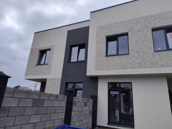 Продам котедж з міськими комунікаціями Ровно