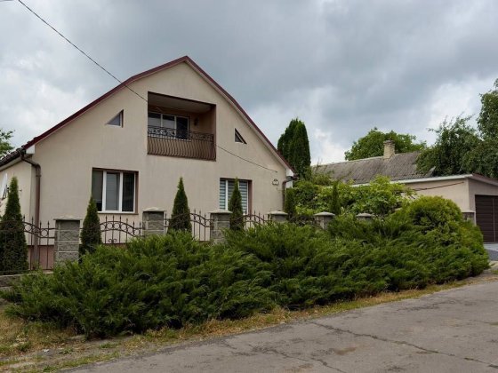 Продаж укомплектованого будинку з гаражем! Ділянка 15 сот! Рівне