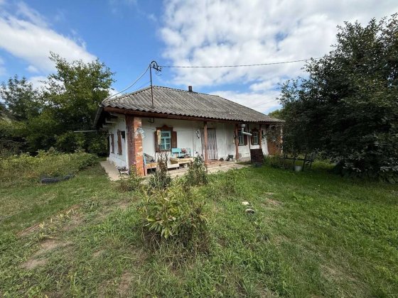 Одноповерховий будинок. 20км до центру міста. Ділянка 21 сотка. Житловий стан.