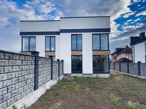 Продам двоян по вул. Серпанкова Рівне