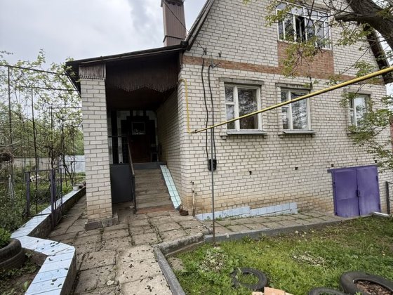Поділ, добротний двоповерховий цегляний будинок з гарним видом. Полтава