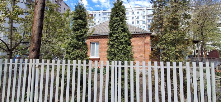 Без комісії. Продаж будинкку з ділянко терміново, біля зупинки Електроніка, всі комунікації, житлови - фото 1