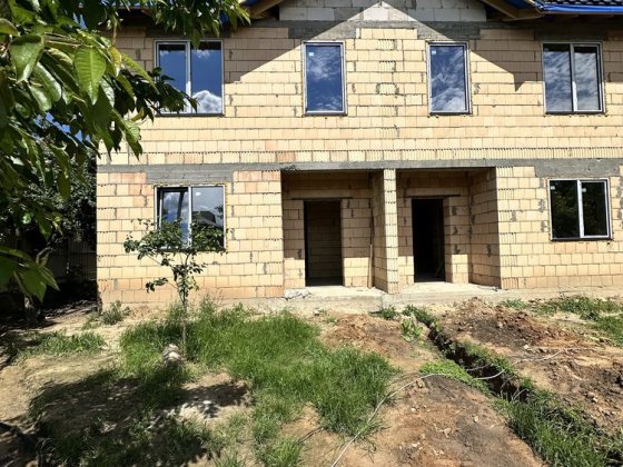 Таунхаус у центрі Бучі  Комплекс на 4 будинки  Газ та центральні комунікації Буча