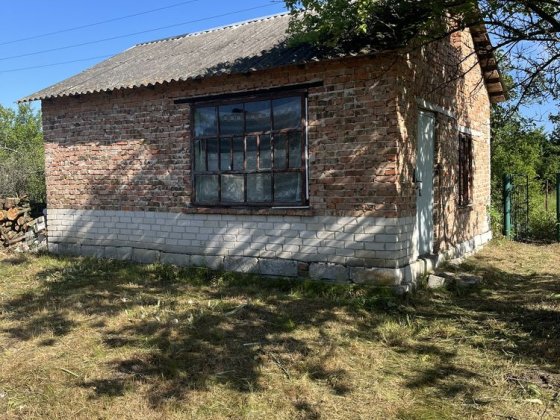 Продається земельна ділянка з будинком в с. Нова Украінка Ровно