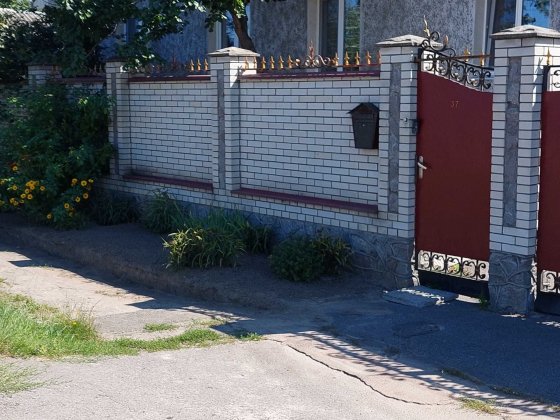 ПРОДАМ добротный ДОМ в отличном месте. Сумы