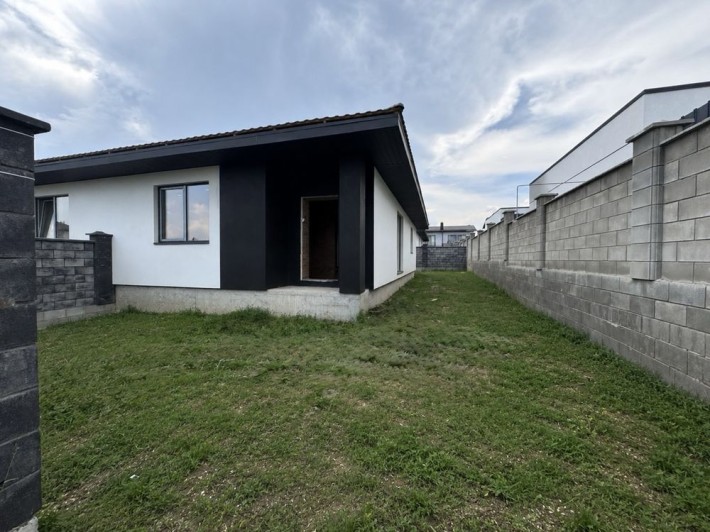 Продам двоян з міськими комунікаціями та газом поруч Кінзи - фото 1