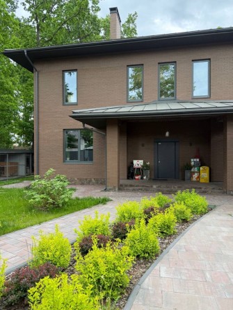 Будинок у центрі Бучі 290 м² 14 соток з автономією, каміном, терасами та розумним домом поруч з інфр - фото 1