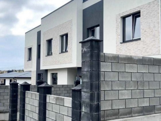 3-кімнатний котедж у місті, 114м2, з чорновими роботами, газ, міські комунікації‼️ Ровно