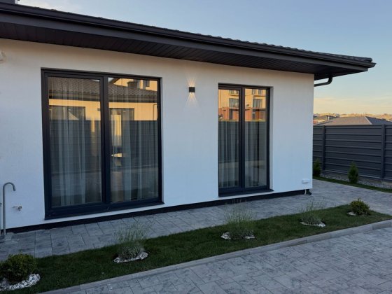 Продам гарний котедж з ремонтом, газ, облагороджений двір! Ровно