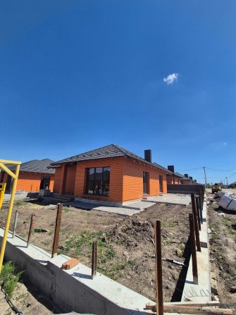 √ Продаж будинку з власним двором в тихому районі - фото 1