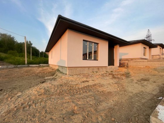 Продам окремий будинок на ділянці 4 сот! Р-н Авторинку Рівне