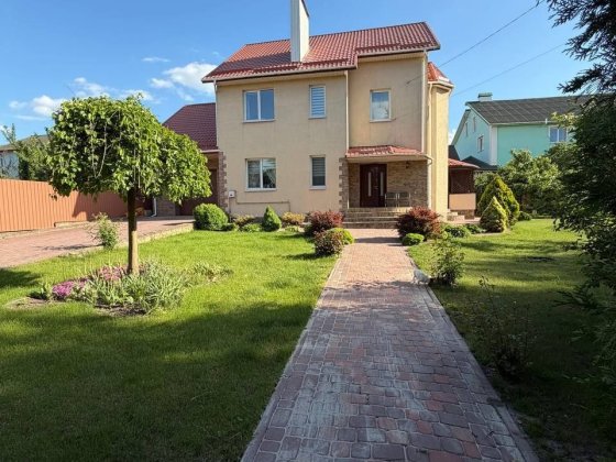 Продаж сучасного будинку з гаражем,сауною та великою ділянкою на Півд-Зх міста Хмельницький