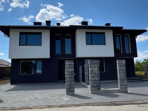 Продаж цегляного котеджу (дуплекс), 125 м², 2.5 сотки Рівне