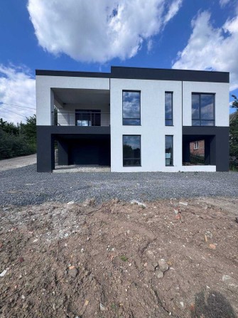 Продам приватний будинок із земеьлною ділянкою в місті - фото 1