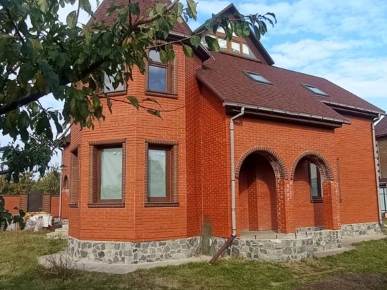 Продається ексклюзивний будинок для Вашоі творчості по його оздобленню Суми