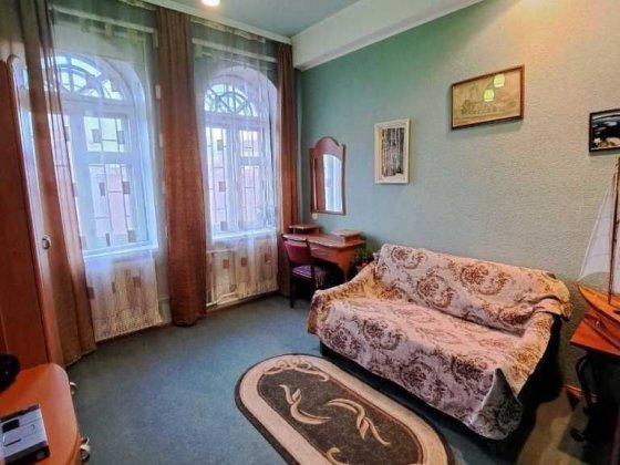 Триповерховий будинок у центрі Полтави!