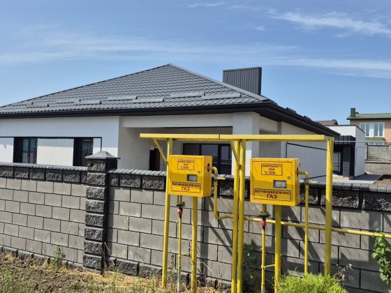 Продам окремий будинок з усіма міськими комунікаціями!!! Ровно
