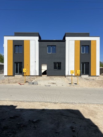 Продам котедж з міськими комунікаціями та газом, асфальтований до їзд , позаду Дріади , район Ювілен - фото 1