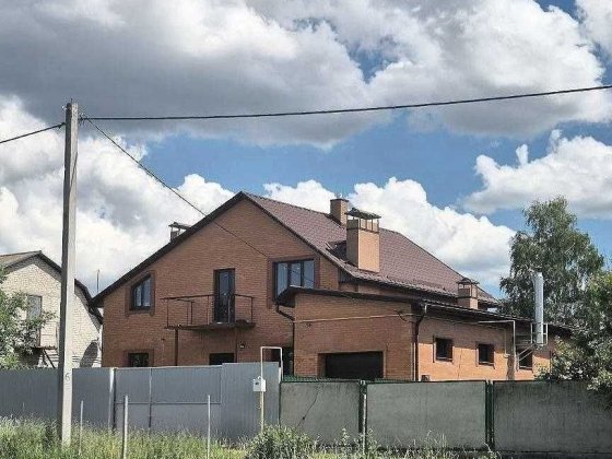 Продам 2-х поверховий будинок з усіма комунікаціями  біля Озера Супрунівка Полтава