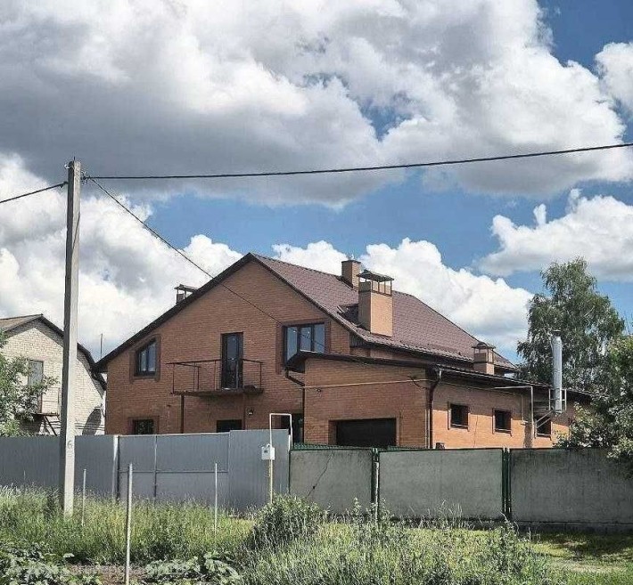 Продам 2-х поверховий будинок з усіма комунікаціями  біля Озера Супрунівка - фото 1