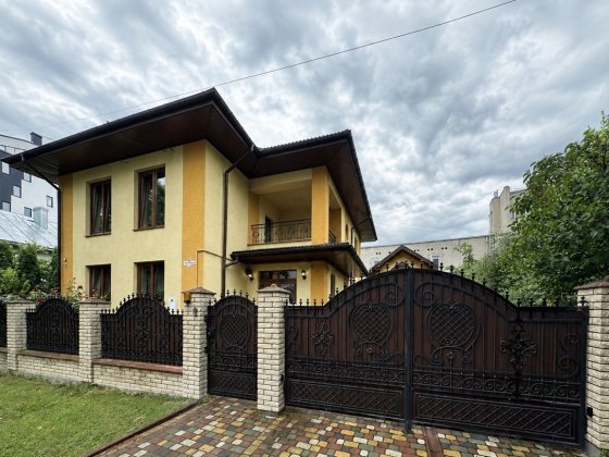 Продаж будинку поряд з парком та озером! Тернополь