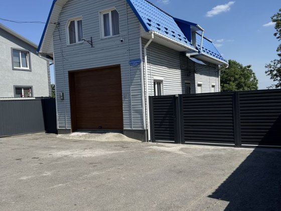Будинок + приміщення ( СТО , склад) по вул. Сторожинецькій.  Фасад( приватизована земля 10 соток) Черновцы