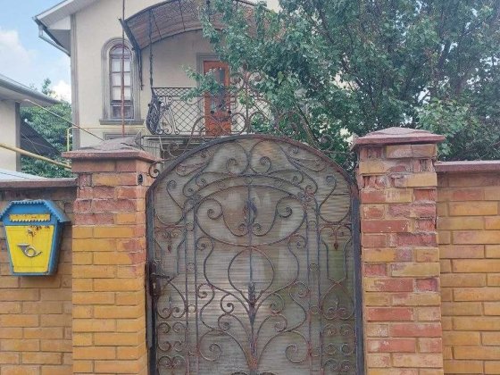 Продам домоволодіння з двох будинків, Яблунівська Чернівці