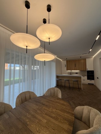 Продаж сучасного Таунхаусу з власним подвірʼям у New Village - фото 1