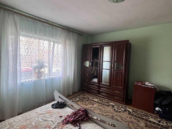 1\3 частина будинку 90.0 м кв. спільний двір. Заізд. район Проспект Головна. Чернівці