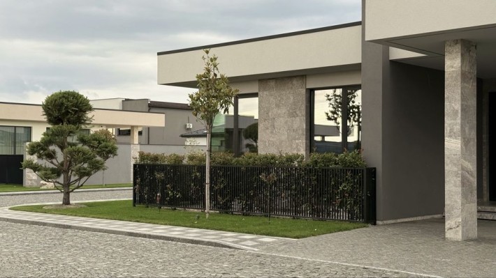 Продаж котеджу в Ужгороді Rock Garden: 3 спальні, 5 соток, закрита територія та власний парк біля до - фото 1