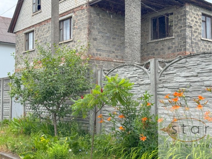 Продаж міцного будинку в Астрі, вул. Славутицька для великої родини - фото 1
