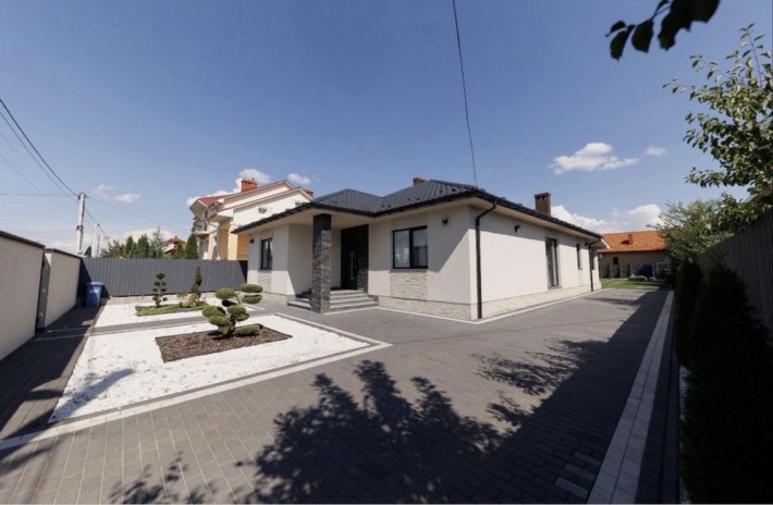 Продаж стильного будинку-американки з басейном - фото 1