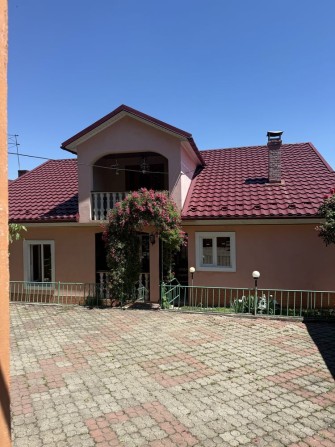 Продається 4кімнатний будинок з гостьовим домом вул.Маршала Рибалки - фото 1