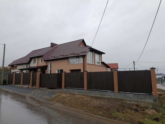 ₴ Просторий котедж у престижному районі Луцького кільця Ровно