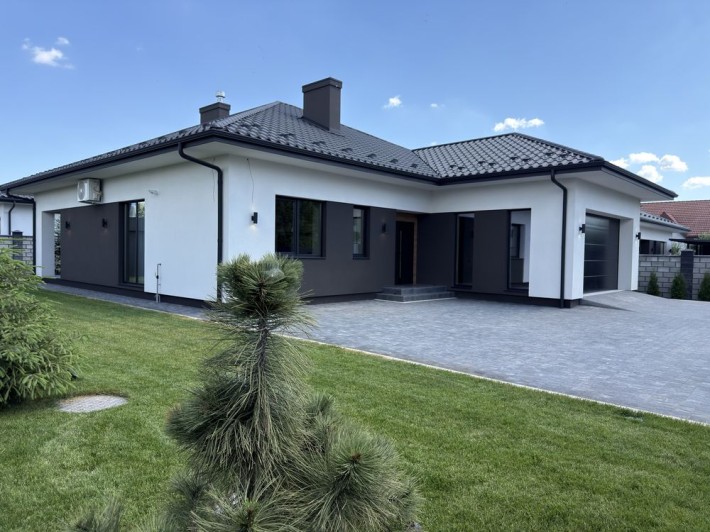 Будинок з ремонтом в районі Щасливого - фото 1