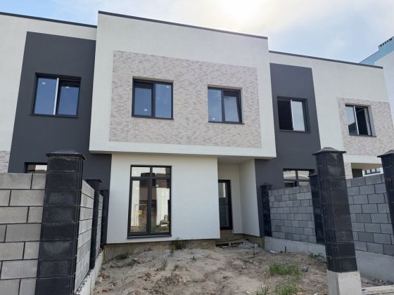 Продам 4к котедж з міськіми мережами! Ровно