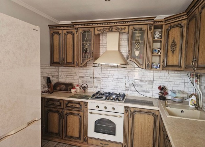 Продаж просторого будинку для великої сімʼї - фото 1