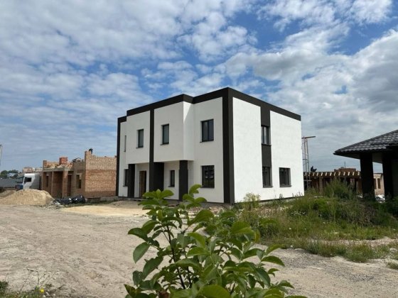 Продаж двоповерхового котеджу-дуплексу, район Ювілейний Ровно
