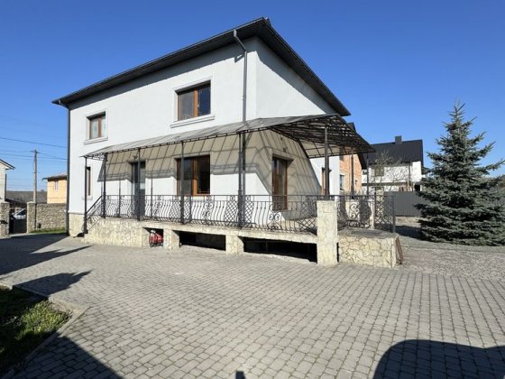 Будинок 180 м2, 10 сотих землі, окремий гараж, магазин, школа, садочок Чернівці