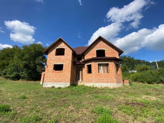 Незавершений будинок у Великому Кучурові
