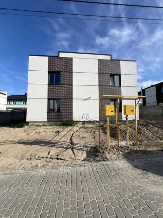 Продам котедж з газом та централізовані комунікаціі , асфальтований доізд - фото 1