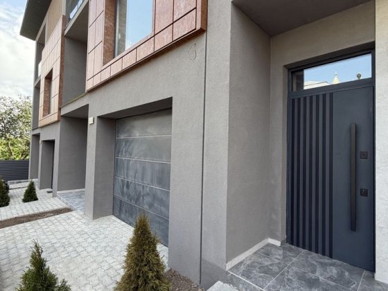 Зданий Townhouse без комісії Чернівці