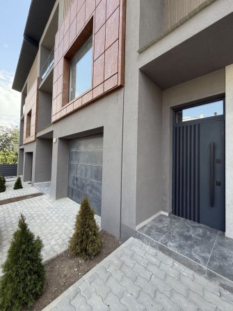 Зданий Townhouse без комісії - фото 1