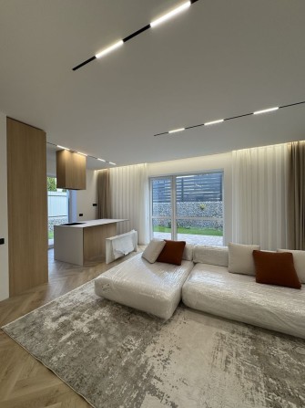 Продаж сучасного тауна з ремонтом 4 спальні - фото 1