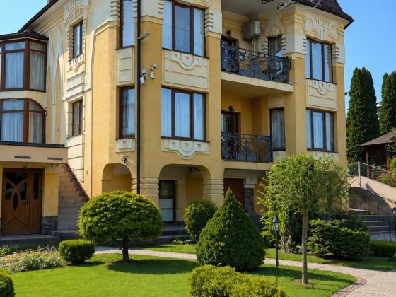Продаж елітного будинку з ділянкою 10,73сотих Чернівці