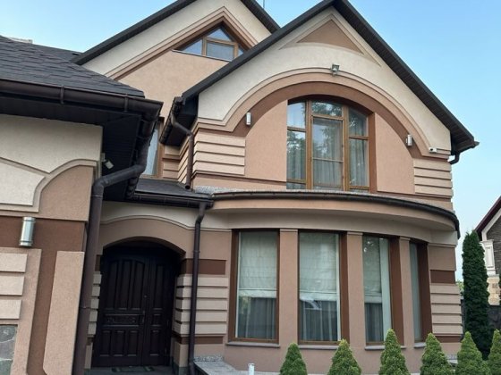 Продаж будинку з басейном Чернівці