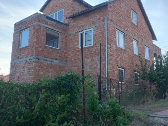 Продажа Житлового будинка  327 кв.м в м. Чернівцях + Київ Чернівці
