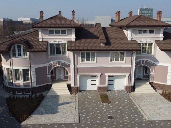 Преміальний будинок в закритому котеджному містечку з басейном Чернівці