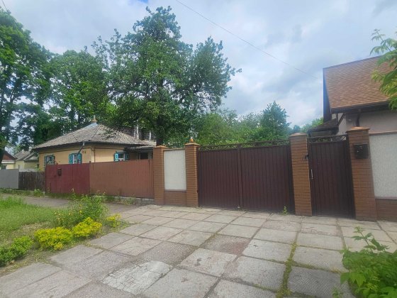 Частина будинку,вул.Промислова,площа 35 м.кв, 4 сотки земельної ділянки, сертифікат Чернігів